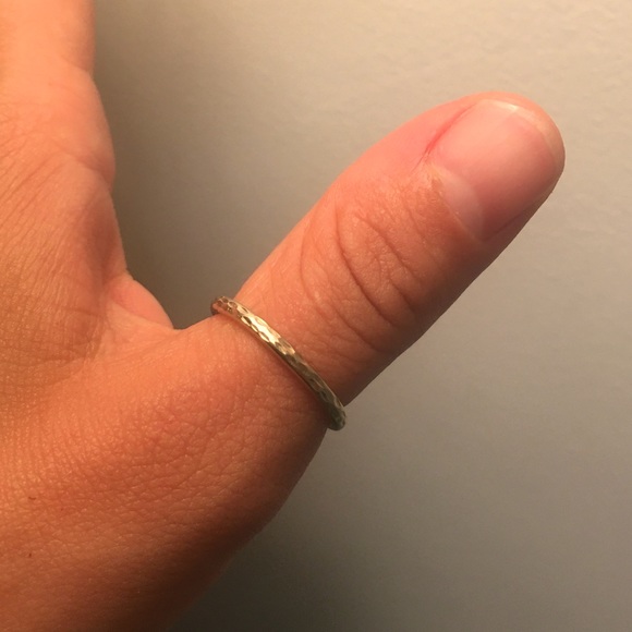 14k Stamped hammered gold ring - Picture 3 of 8